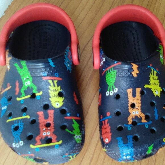 Little Boys Monster Graphic Crocs - Picture 3 of 6